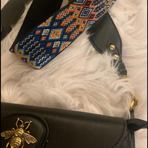 Black crossbody purse with detachable strap - Picture 5 of 5